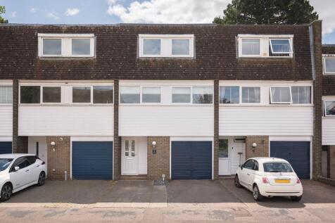 Hawthorn Close, Horsham, RH12 4 bed terraced house for sale