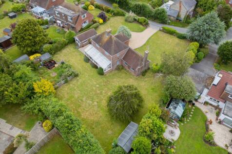 Toddington Lane, Wick, BN17 3 bed detached house for sale
