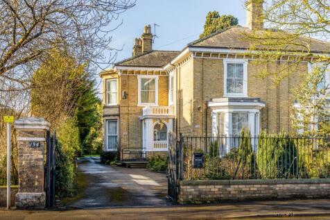 8 bedroom semi-detached house for sale