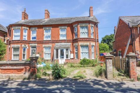 5 bedroom semi-detached house for sale