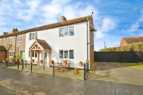 Thirsk YO7 3 bed end of terrace house for sale