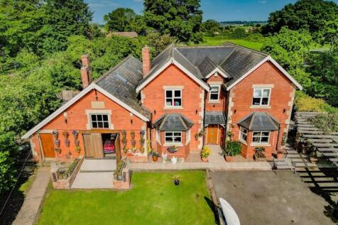 High Street, Doncaster DN10 4 bed detached house for sale