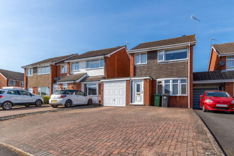 3 bedroom link detached house for sale