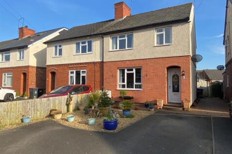3 bedroom semi-detached house for sale