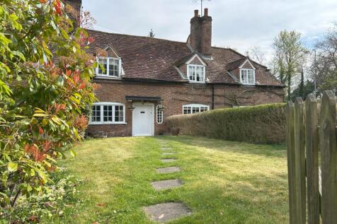 The Green, Bisham 2 bed cottage for sale