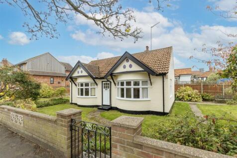 Pier Avenue, Southwold IP18 2 bed detached bungalow for sale