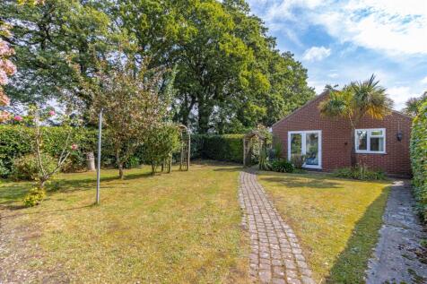 Kingfisher Crescent, Southwold IP18 2 bed detached bungalow for sale