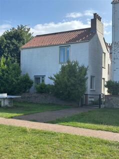 1 Simons Path, Southwold IP18 2 bed semi