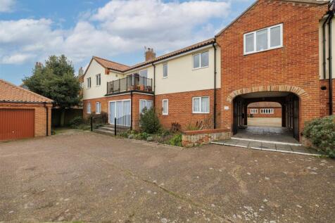 Buckenham Court, Southwold IP18 3 bed apartment for sale