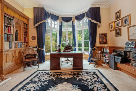 8 bedroom detached house for sale