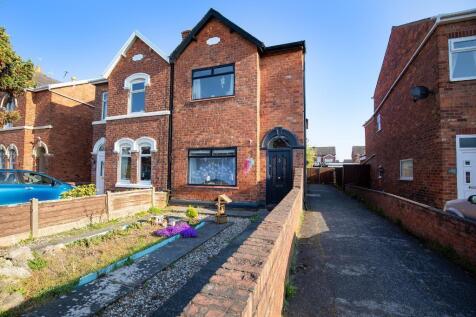 2 bedroom semi-detached house for sale