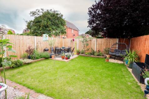 2 bedroom semi-detached house for sale