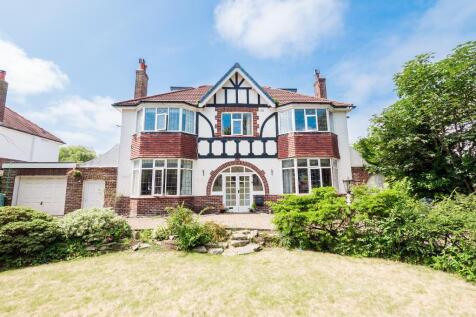 6 bedroom detached house for sale