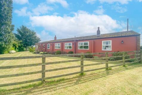 Soff Lane, Goxhill... 2 bed bungalow for sale