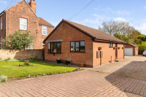 Sluice Road, South Ferriby, Barton... 2 bed bungalow for sale