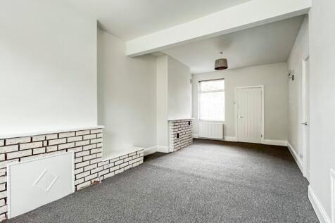 George Street, Gainsborough... 3 bed semi