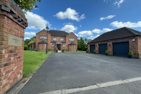 4 bedroom detached house for sale