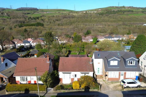 Cross Lane, Stocksbridge, S36 1AY 2 bed detached bungalow for sale