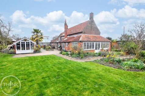 South Burlingham Road, Norwich NR13 5 bed detached house for sale