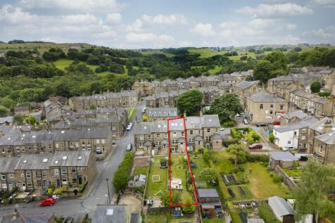 North View, Holywell Green, Halifax 3 bed terraced house for sale