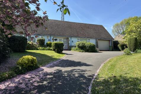 2 bedroom detached bungalow for sale