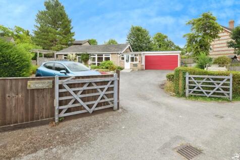 High Street, Shrewton, SP3 8WQ 3 bed detached bungalow for sale