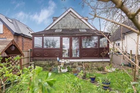 Riverside, Egham, Surrey, TW20 3 bed detached house for sale