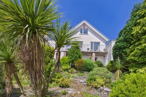 4 bedroom detached bungalow for sale