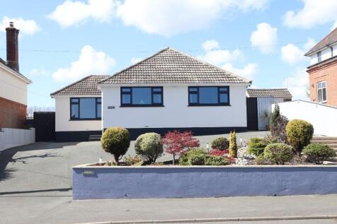 4 bedroom detached bungalow for sale