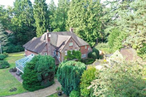 6 bedroom detached house for sale