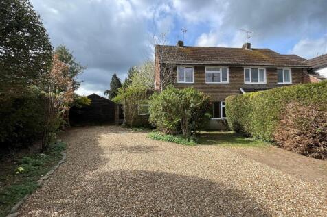 Bridle Path, Woodcote Reading RG8 3 bed semi