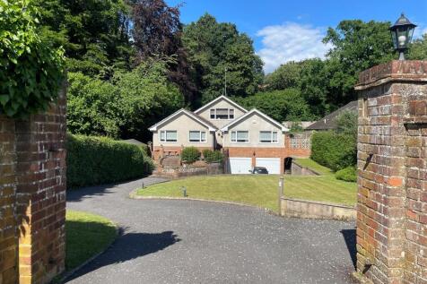 5 bedroom detached house for sale