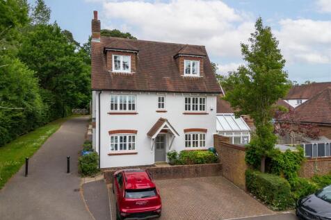 4 bedroom semi-detached house for sale