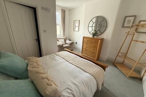 5 bedroom terraced house for sale