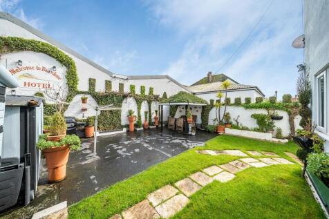 9 bedroom semi-detached house for sale
