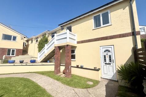 6 bedroom detached house for sale