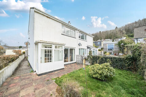 2 bedroom semi-detached house for sale