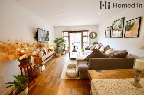 2 bedroom semi-detached house for sale