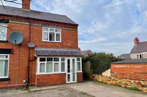 2 bedroom semi-detached house for sale