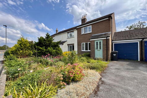 14 Wensleydale Avenue, Leyburn 2 bed end of terrace house for sale