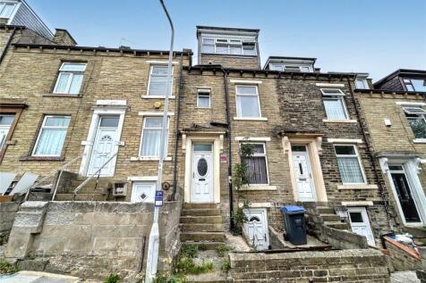Newlands Place, Bradford, West Yorkshire 4 bed terraced house for sale