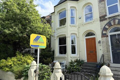 Cleveland Road, Lytham 4 bed end of terrace house for sale