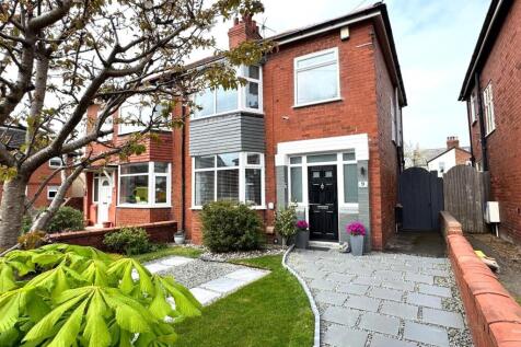 Sandhurst Avenue, Lytham St Annes 4 bed semi