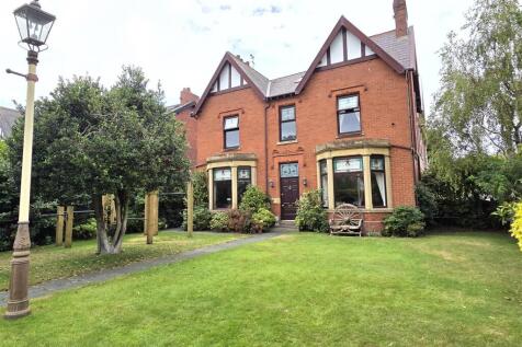 Ansdell Road South, Ansdell, Lytham... 5 bed semi