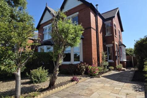 4 bedroom semi-detached house for sale
