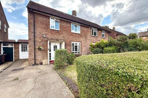 Bretts Mead, Farley Hill, Luton... 3 bed semi