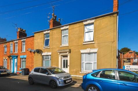 6 bedroom end of terrace house for sale