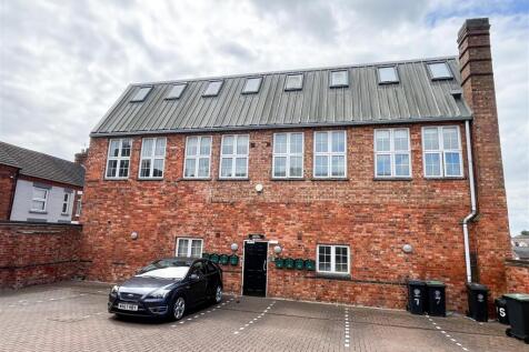 Warmonds Hill, Rushden NN10 2 bed apartment for sale