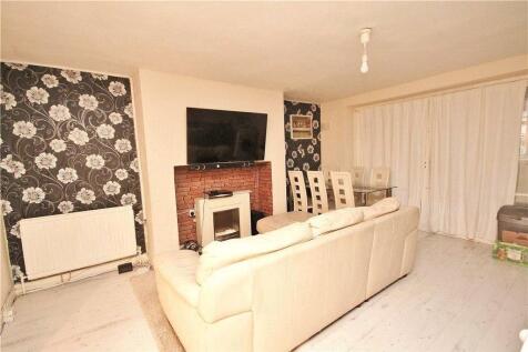 High Street, London, SE25 6EB 2 bed ground floor flat for sale