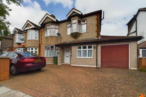 5 bedroom semi-detached house for sale